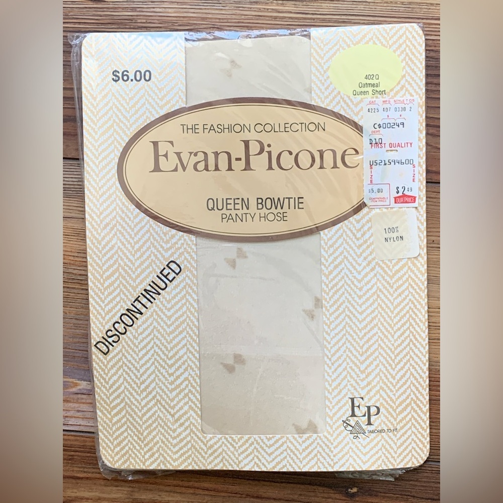 Evan-Picone Queen Bowtie Pantyhose Vintage NOS 402Q Queen Short
